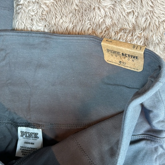 VS PINK Logo Leggings NWT - Picture 2 of 3